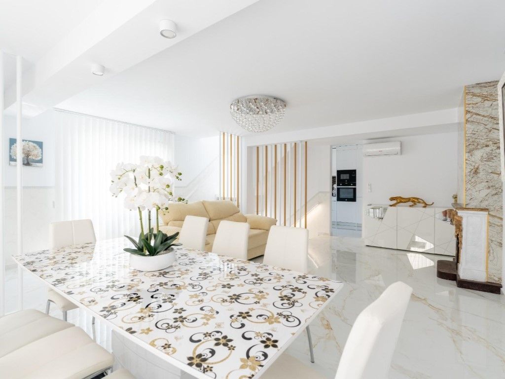 Menjador de Casa o xalet en venda en Torrevieja amb Aire condicionat, Jardí privat i Piscina