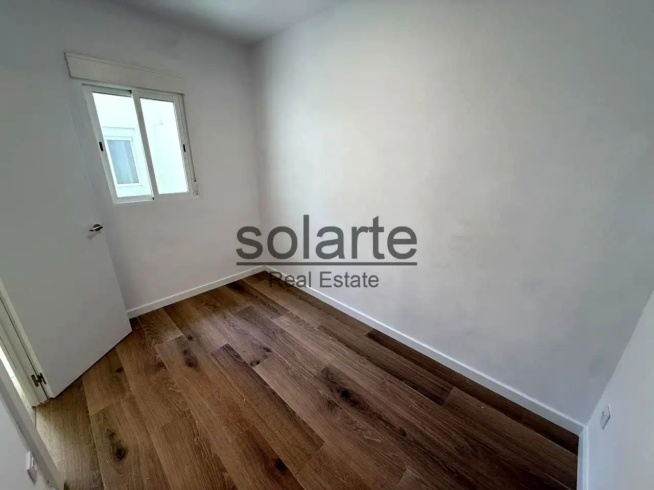 Dormitori de Planta baixa en venda en L'Hospitalet de Llobregat amb Parquet i Terrassa