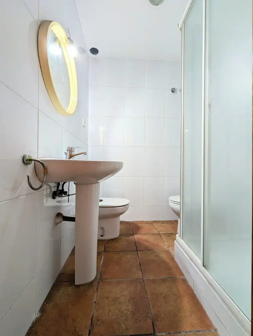 Baño de Casa o chalet en venta en Santa Coloma de Gramenet con Aire acondicionado, Calefacción y Parquet
