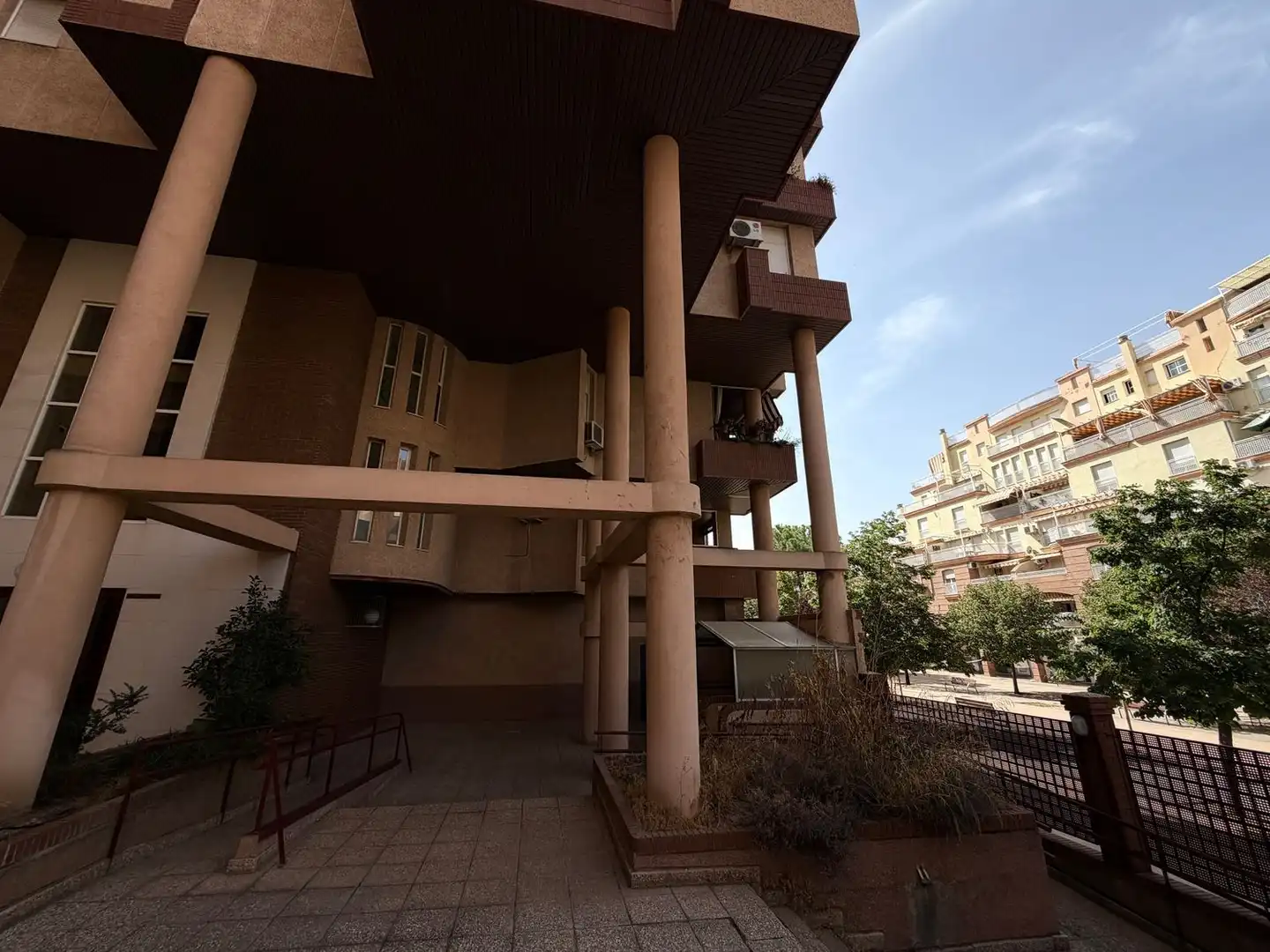 Vista exterior de Piso de alquiler en Granada con Terraza y Amueblado