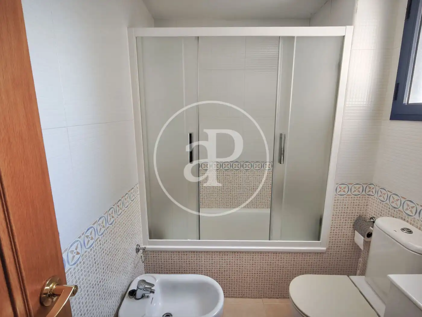 Baño de Piso de alquiler en Valencia con Aire acondicionado, Calefacción y Terraza