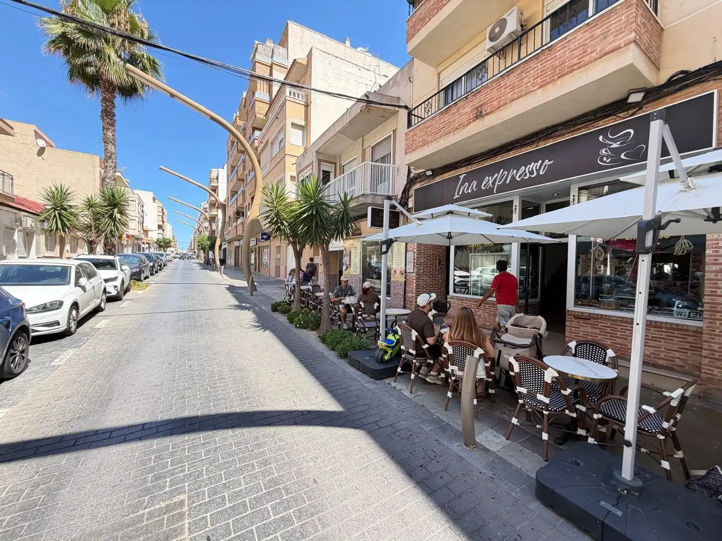 Exterior view of Commercial properties for rent in Torrevieja  with Air Conditioner and Furnished