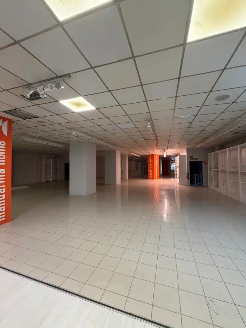 Local comercial de lloguer a Centro