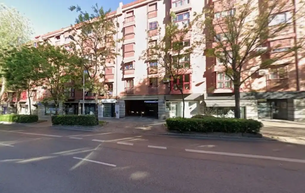 Vista exterior de Garatge en venda en Madrid amb Alarma