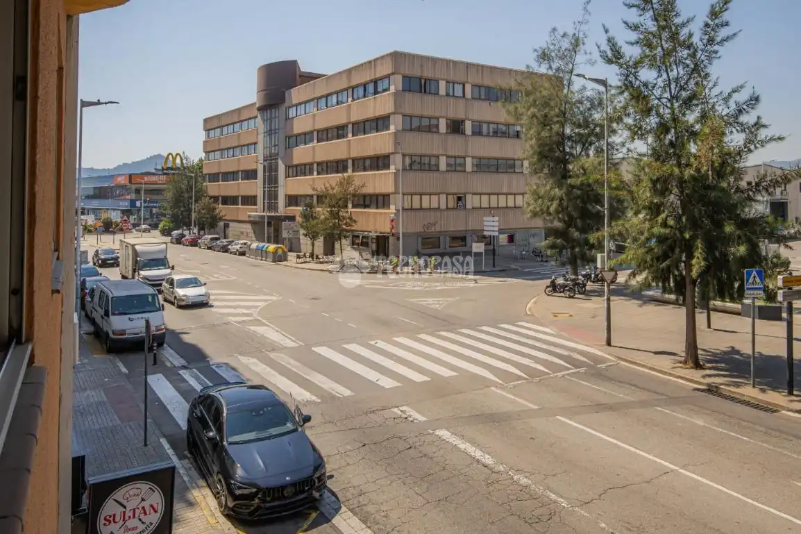 Vista exterior de Piso en venta en Ripollet con Aire acondicionado