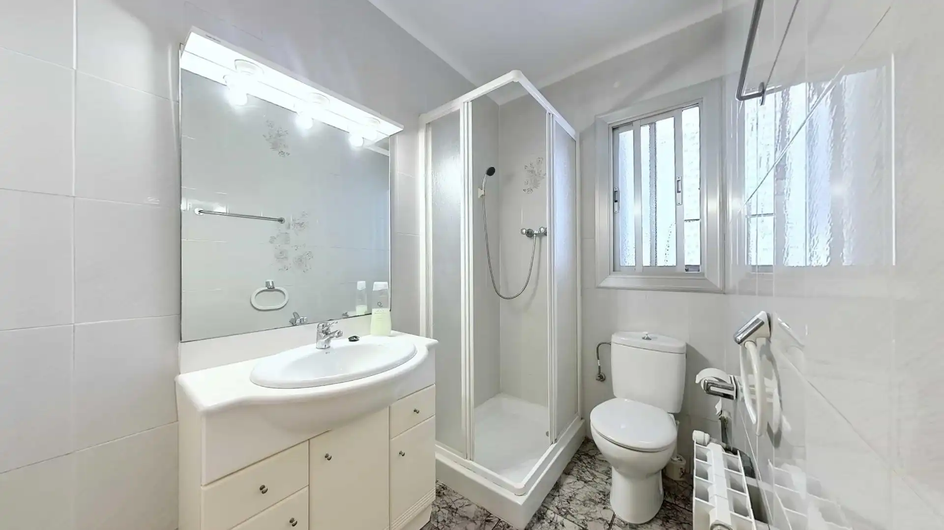 Baño de Piso en venta en Badalona con Aire acondicionado, Calefacción y Balcón