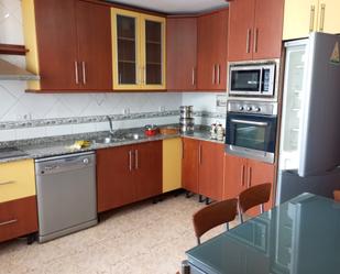 Kitchen of Flat for sale in Baza  with Heating, Furnished and Oven