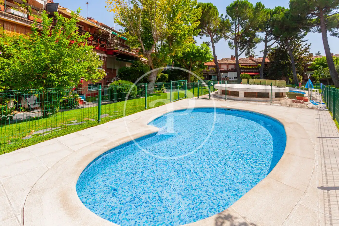 Piscina de Casa adosada en venda en Pozuelo de Alarcón amb Aire condicionat, Calefacció i Terrassa