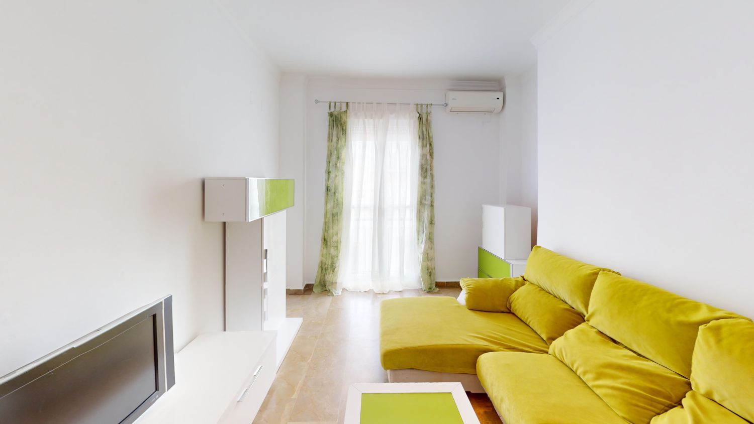Living room of Flat for sale in Mairena del Alcor  with Balcony