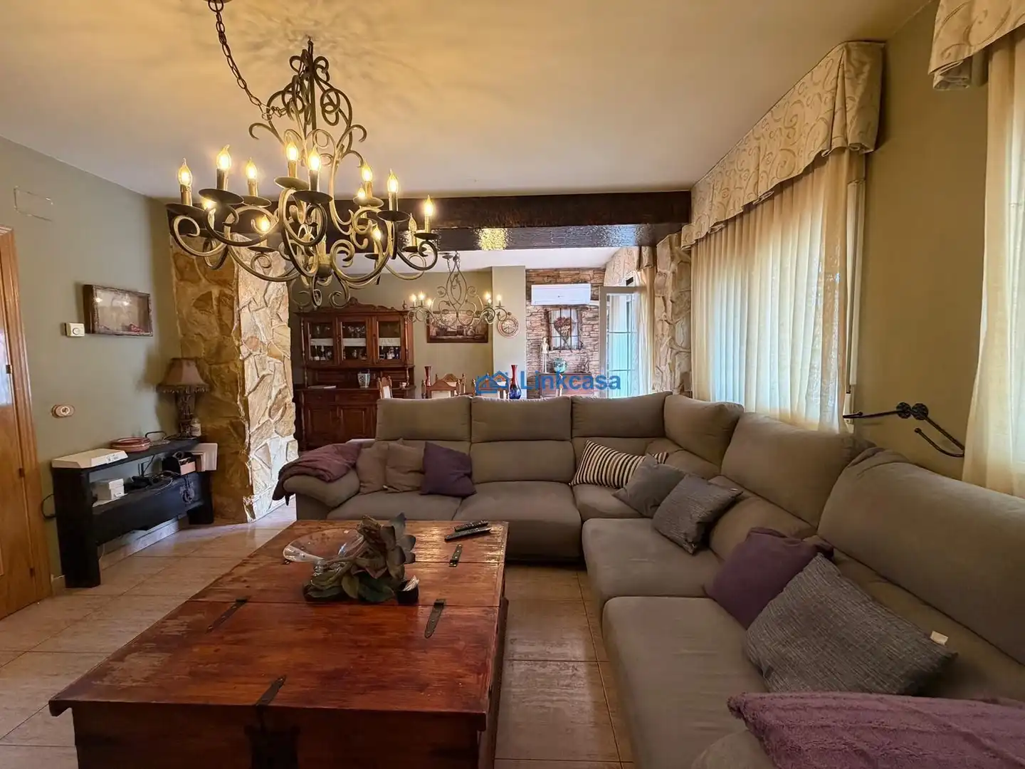 Sala de estar de Casa adosada en venta en Velilla de San Antonio con Aire acondicionado, Calefacción y Jardín privado