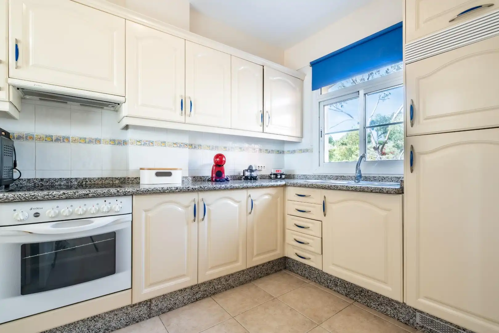 Cuina de Apartament de lloguer en Arona amb Jardí privat, Terrassa i Moblat