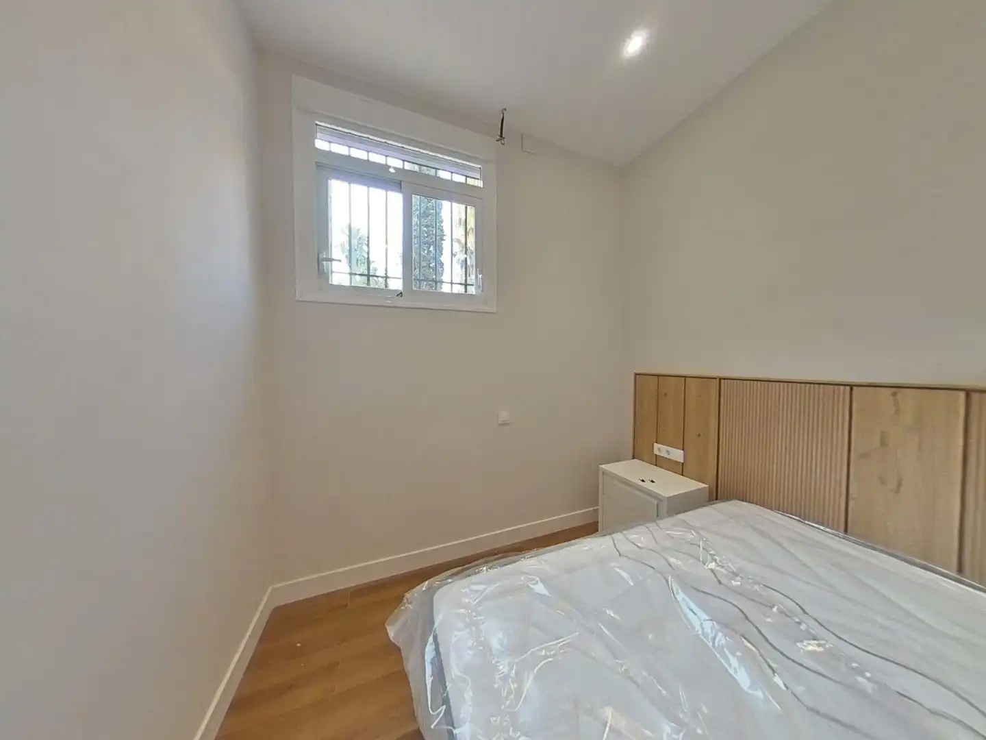 Dormitori de Apartament de lloguer en Córdoba amb Aire condicionat i Parquet