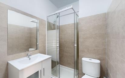 Bathroom of Flat for sale in Bilbao 