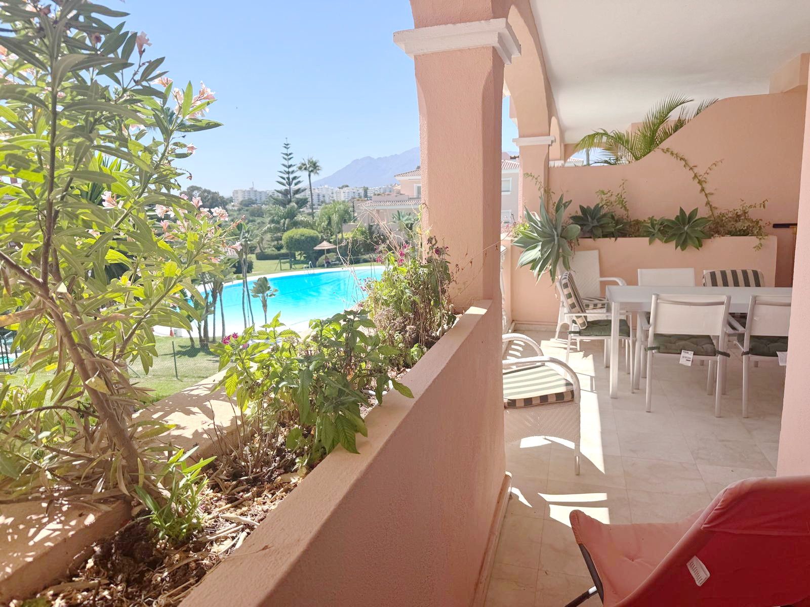 Jardí de Apartament en venda en Estepona amb Aire condicionat, Terrassa i Piscina
