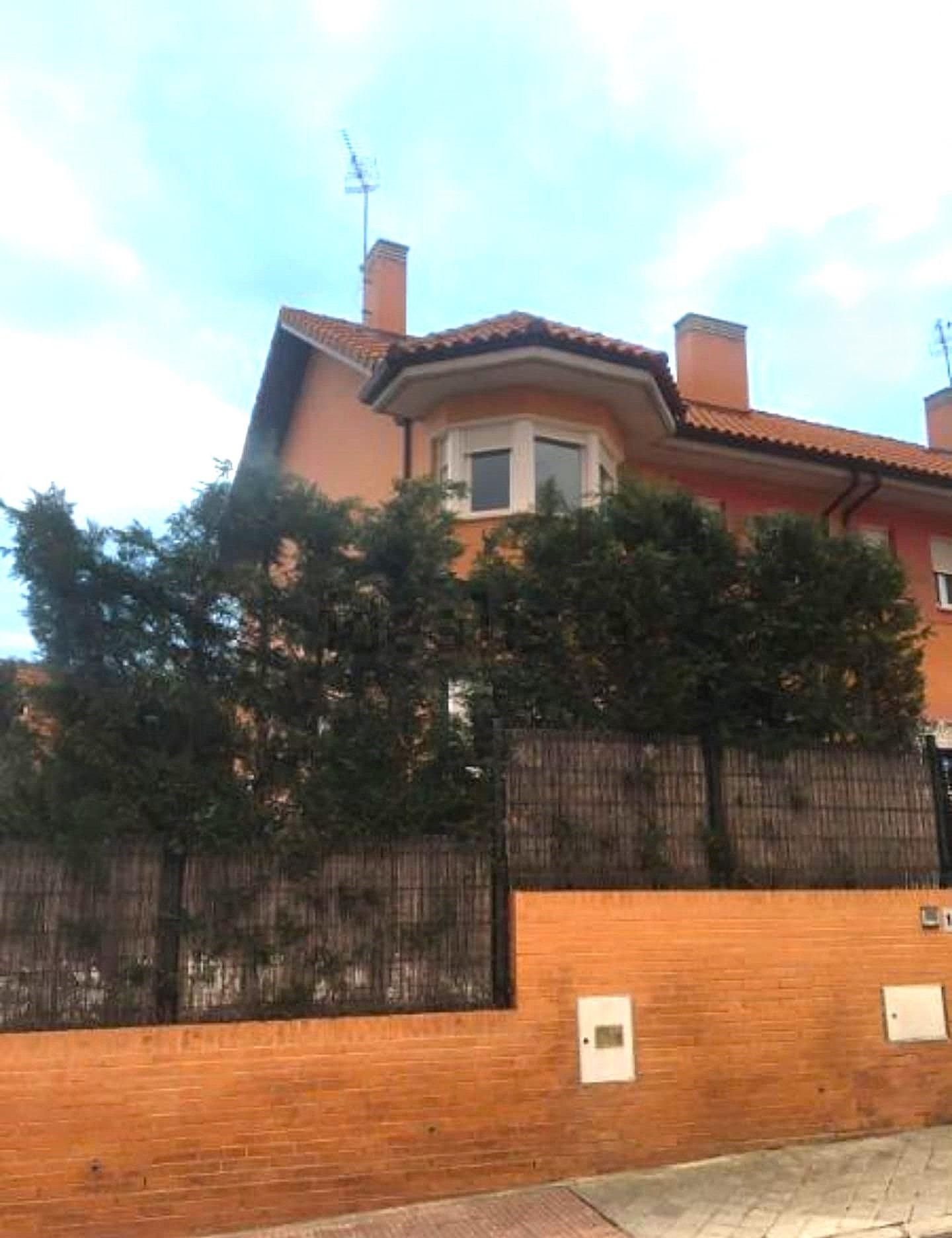 Exterior view of Single-family semi-detached for sale in Villamantilla  with Air Conditioner, Heating and Private garden