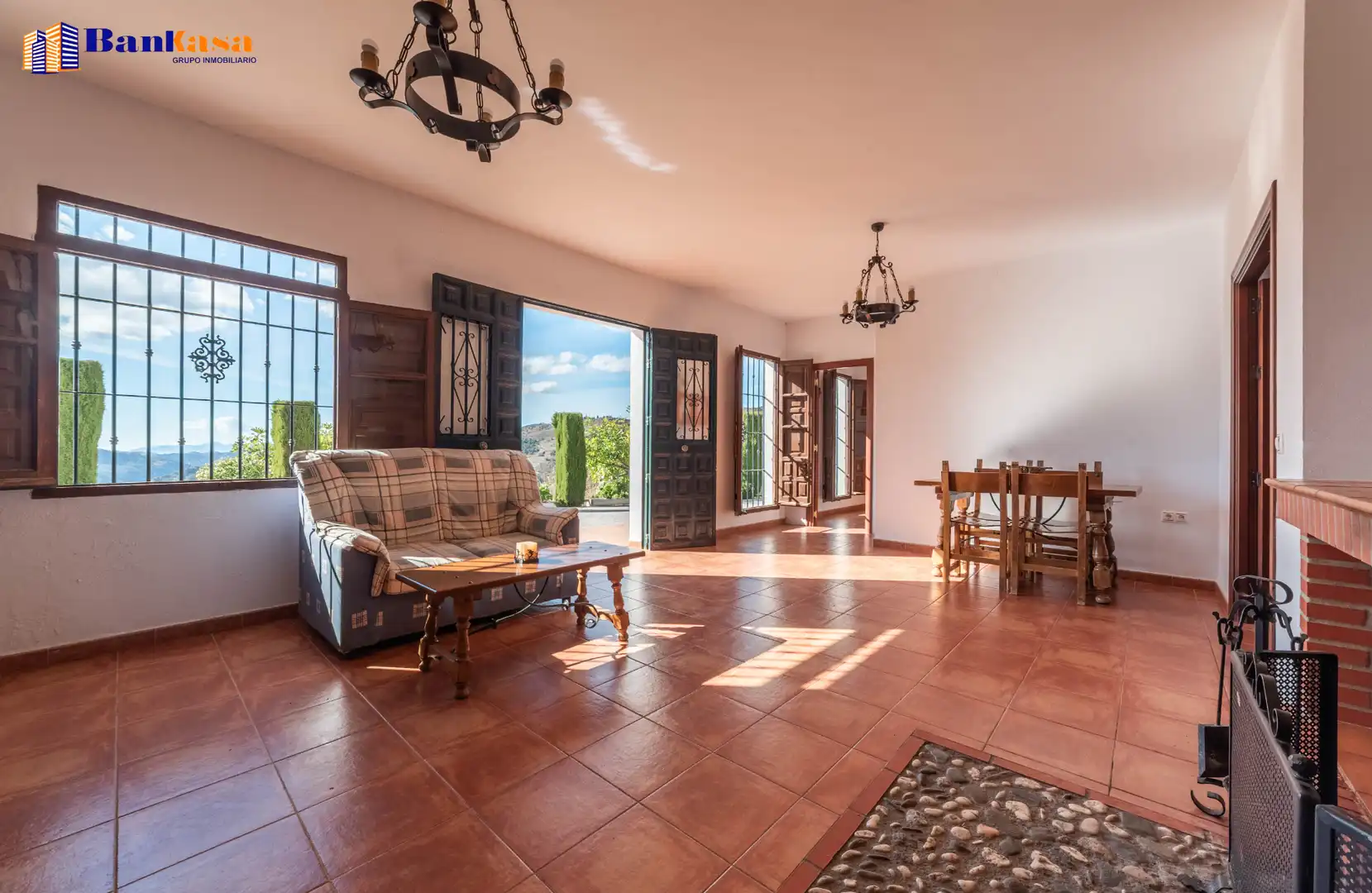 Sala de estar de Casa o chalet en venta en Casabermeja con Jardín privado, Piscina y Amueblado