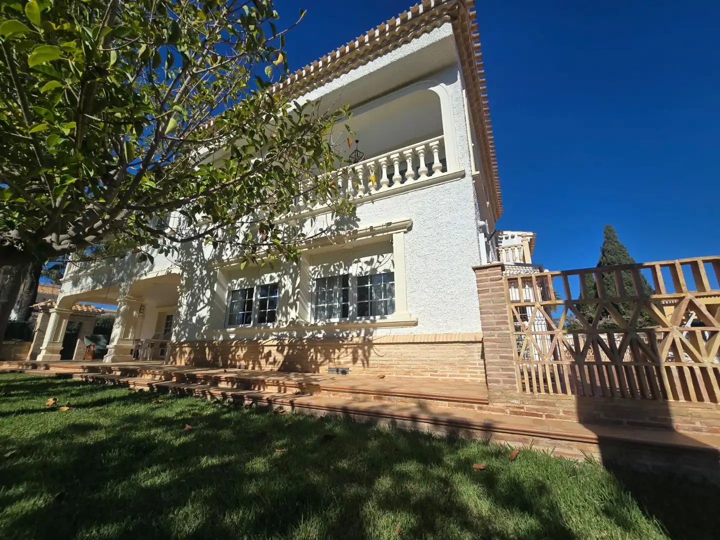 Vista exterior de Casa o xalet en venda en Orihuela amb Aire condicionat, Calefacció i Jardí privat