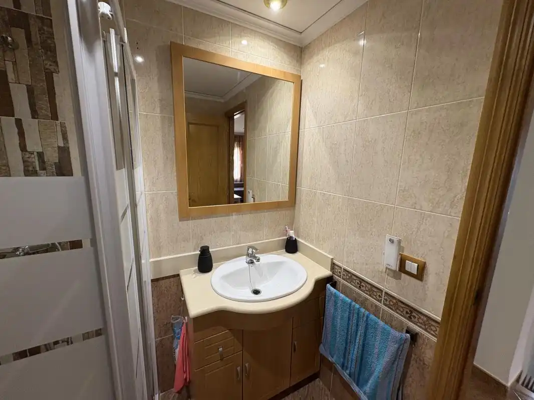 Badezimmer von Einfamilien-Reihenhaus zum Verkauf in Sagunto / Sagunt mit Klimaanlage, Heizung und Terrasse