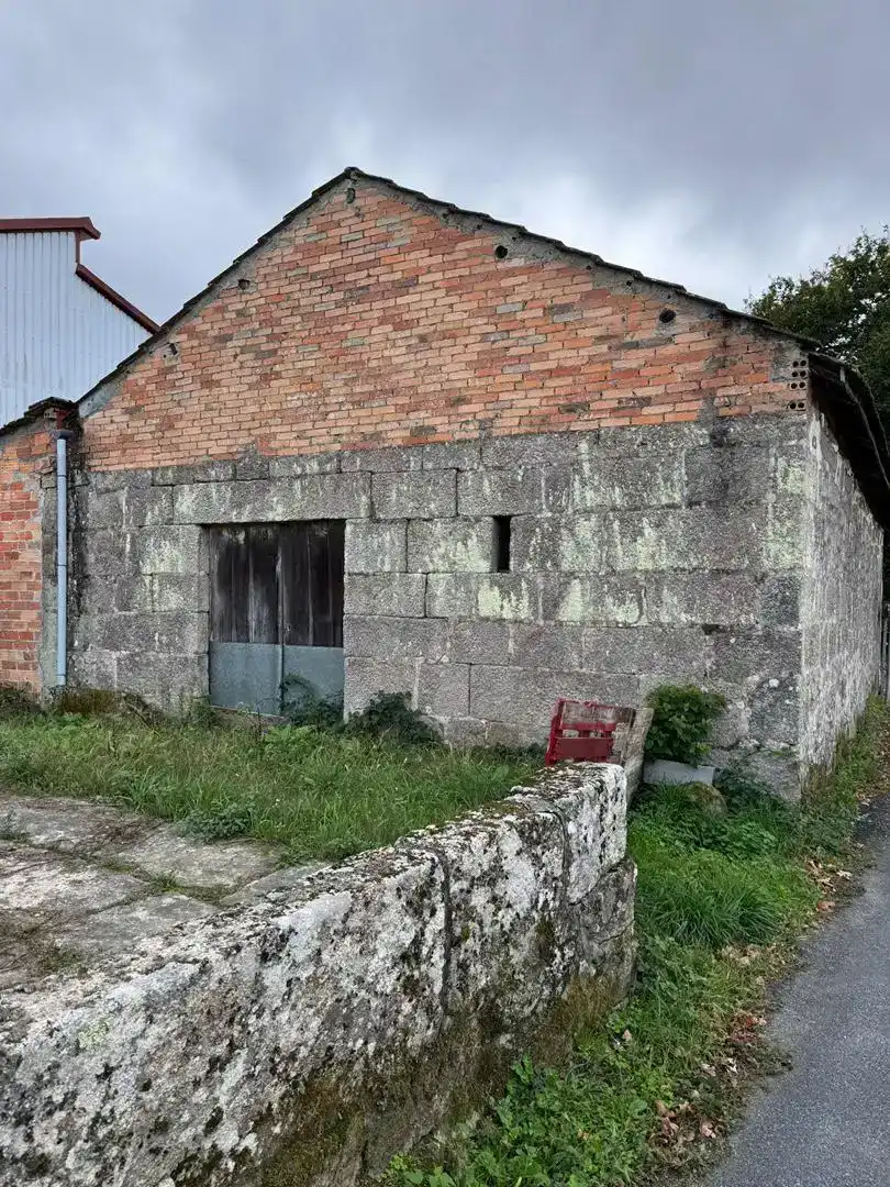 Außenansicht von Fabrikhallen zum Verkauf in San Amaro