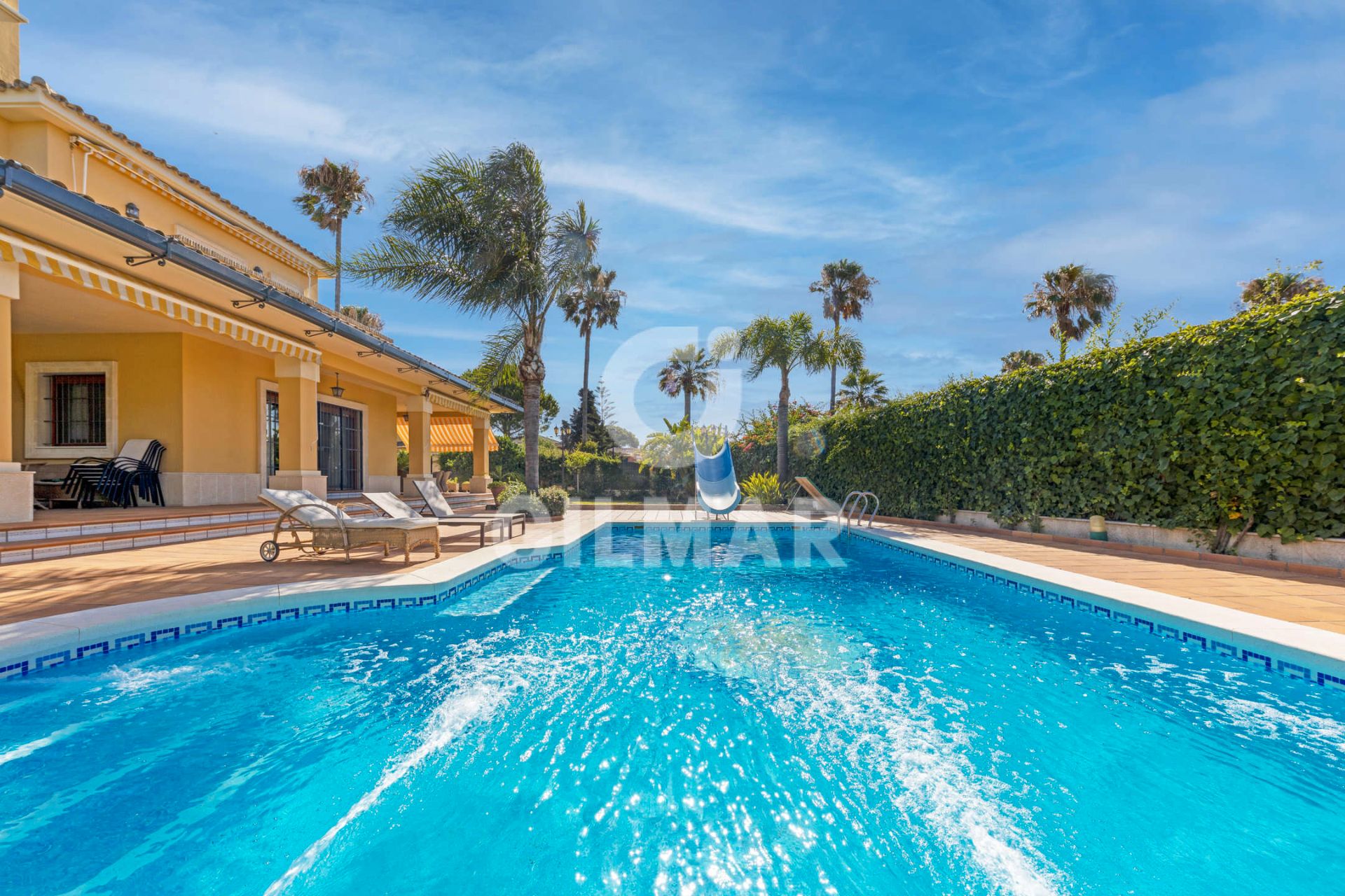 Vista exterior de Casa o xalet en venda en El Puerto de Santa María amb Aire condicionat, Calefacció i Jardí privat