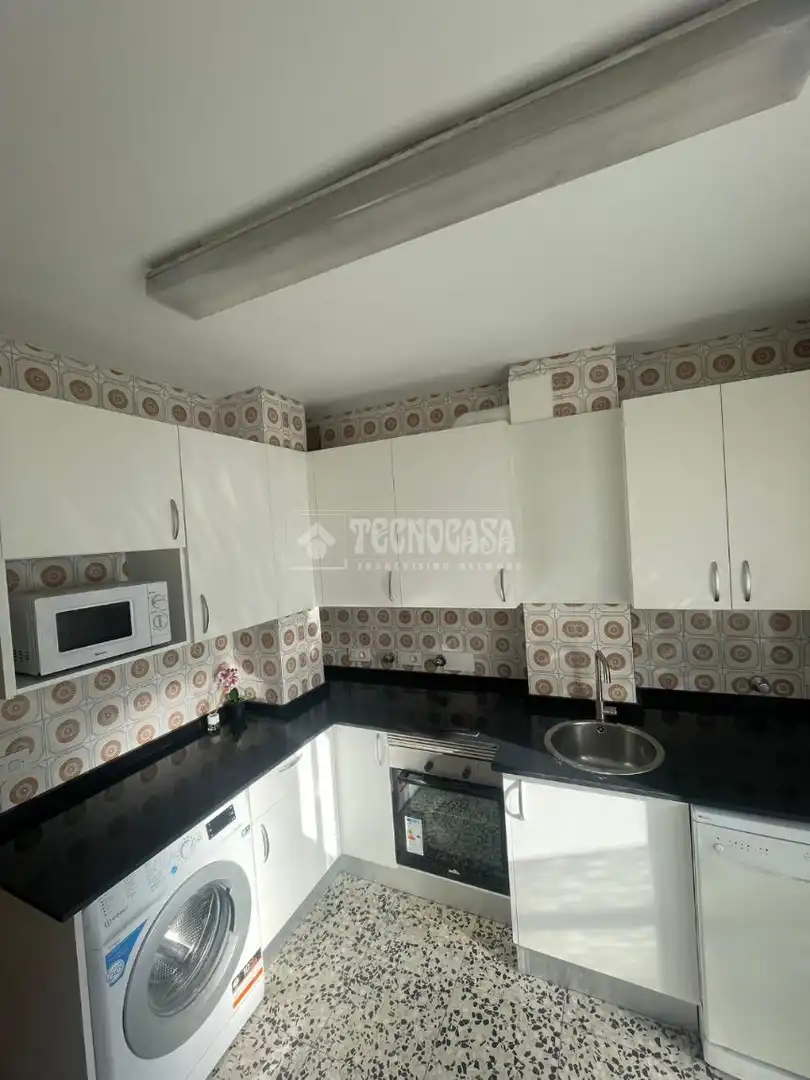 Cocina de Piso de alquiler en Palencia con Balcón