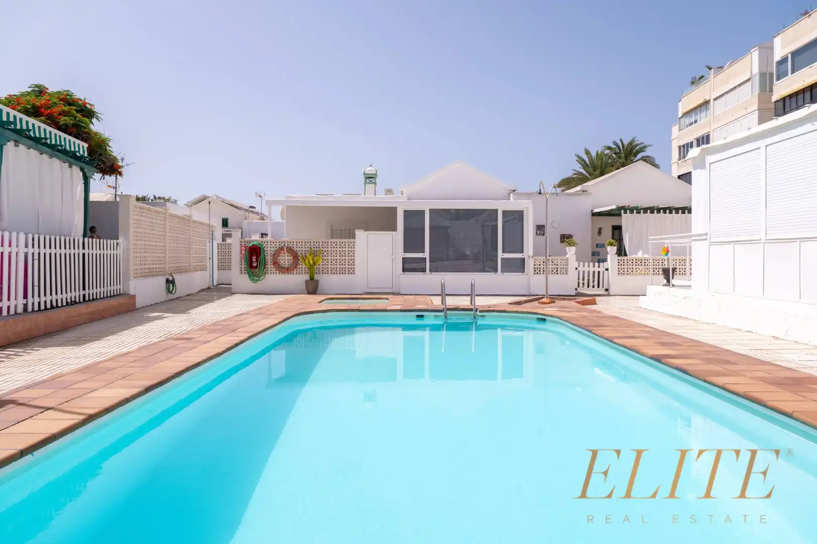 Vista exterior de Casa o xalet en venda en San Bartolomé de Tirajana amb Aire condicionat, Calefacció i Jardí privat
