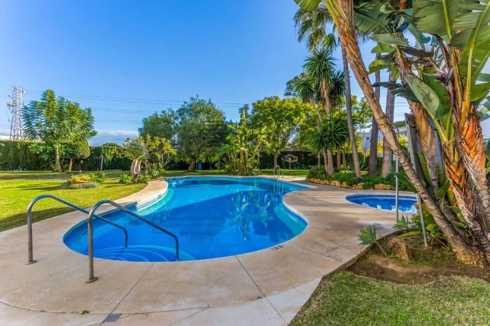 Piso con piscina en venta en Santa Teresa de Calahonda, imagen 18