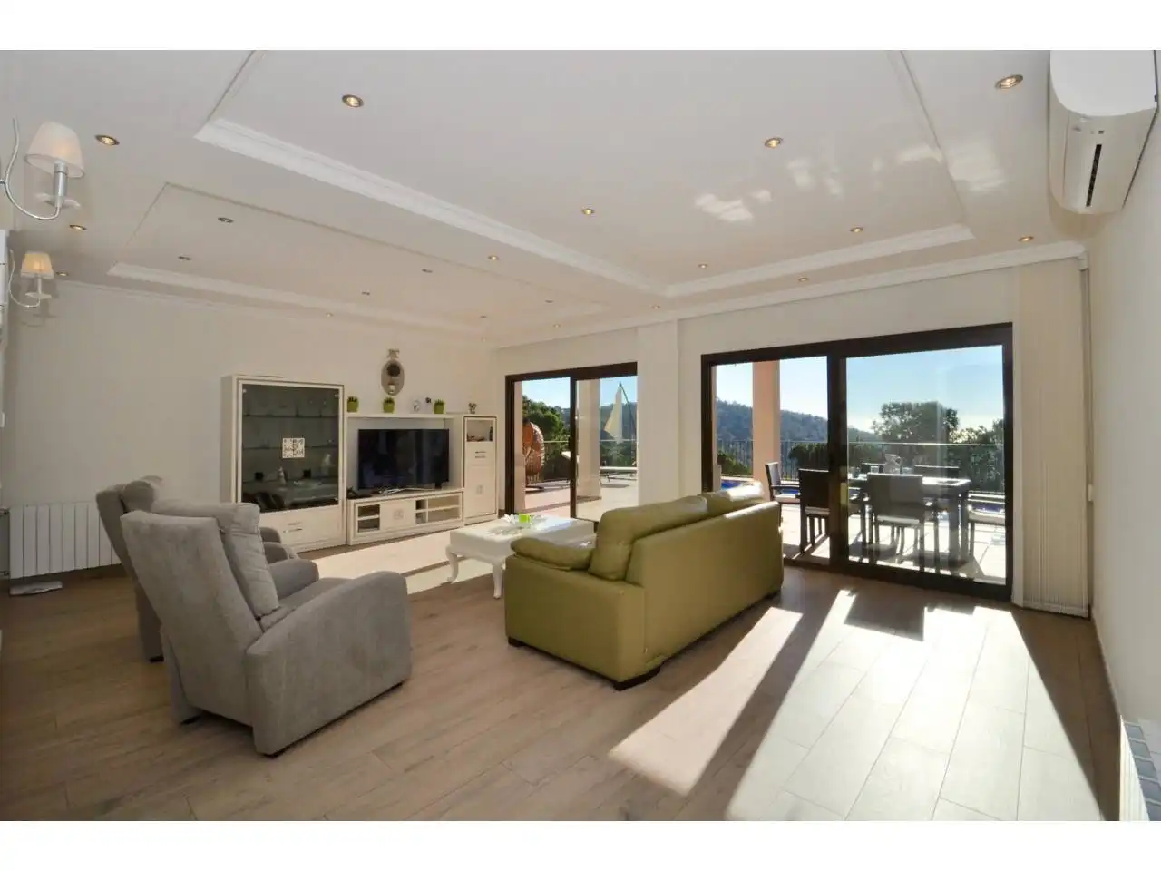 Sala d'estar de Casa o xalet en venda en Lloret de Mar amb Aire condicionat, Calefacció i Jardí privat