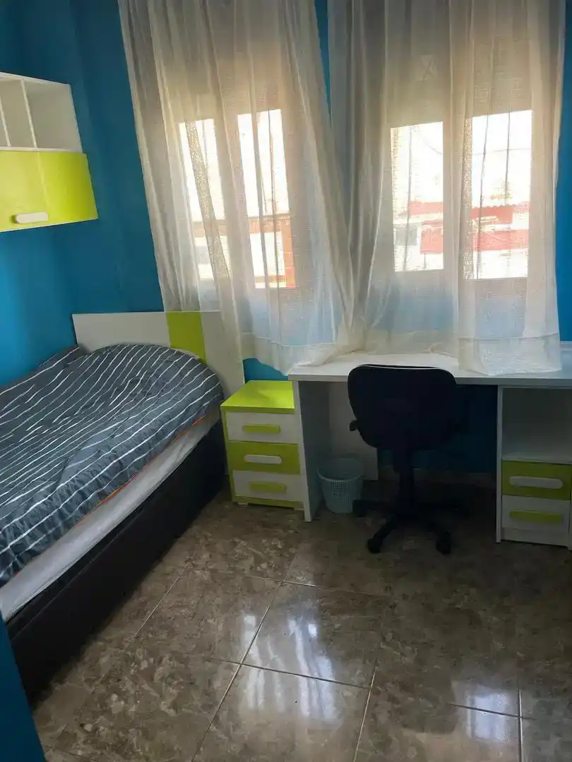 Habitación de Dúplex en venta en Melilla con Aire acondicionado, Amueblado y Horno