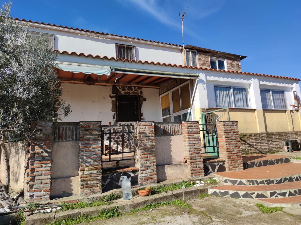 Exterior view of Country house for sale in Malpartida de Plasencia  with Swimming Pool