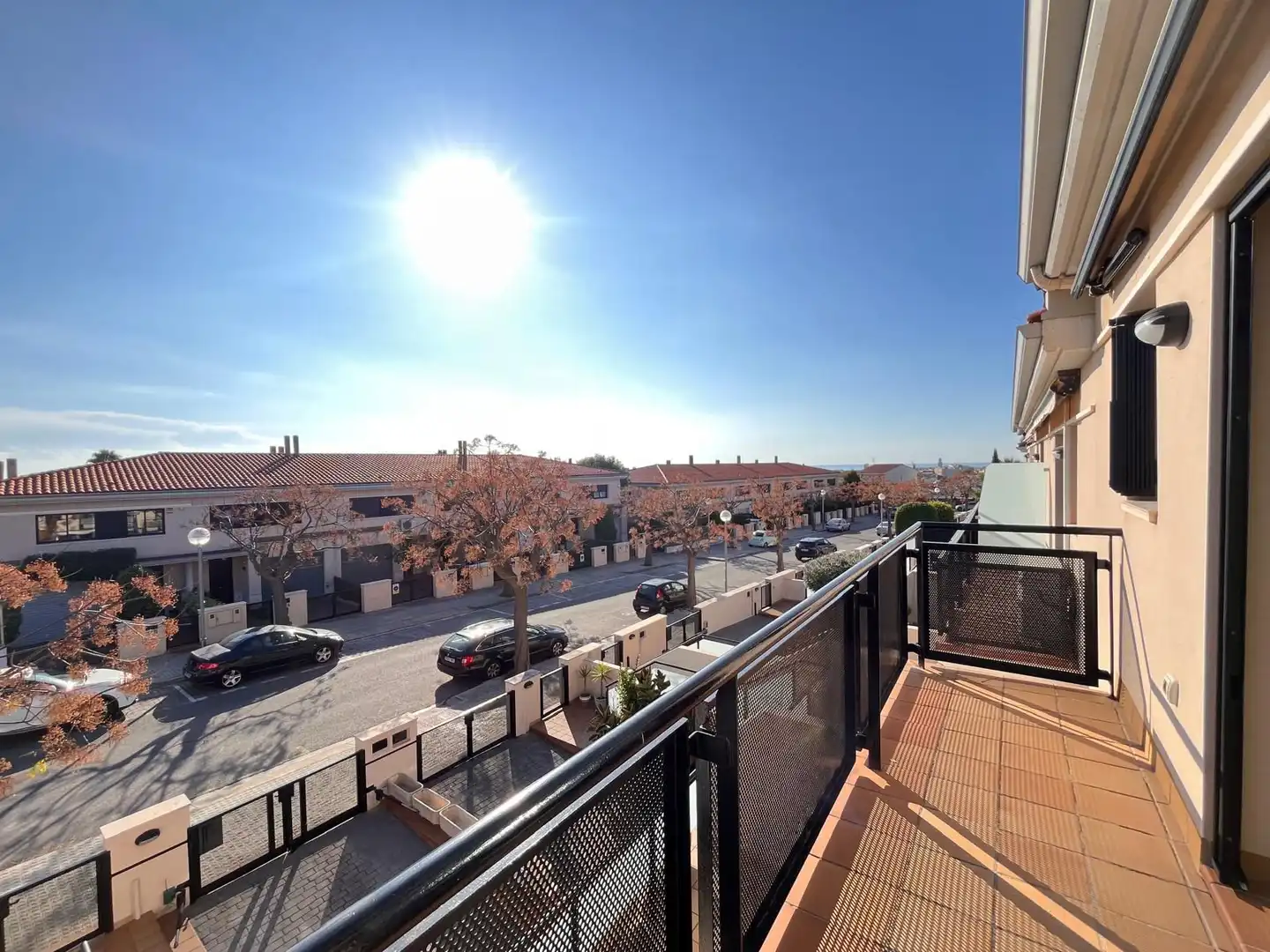 Vista exterior de Casa adosada en venta en Vilanova i la Geltrú con Calefacción, Jardín privado y Terraza