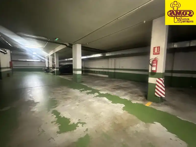 Aparcament amb ascensor en venda a Rúa de Eduardo Pondal