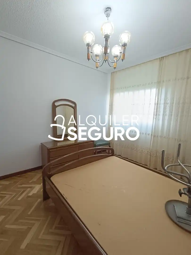 Bedroom of Flat for rent in Madrid  with Air Conditioner, Heating and Terrace
