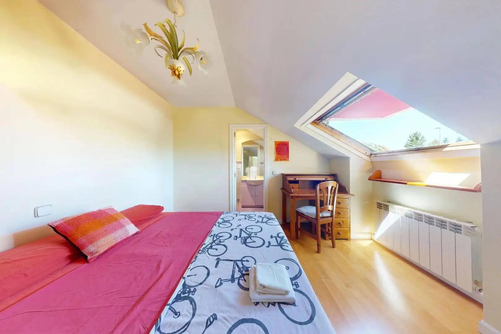Habitación de Casa o chalet en venta en Las Rozas de Madrid con Aire acondicionado, Calefacción y Jardín privado