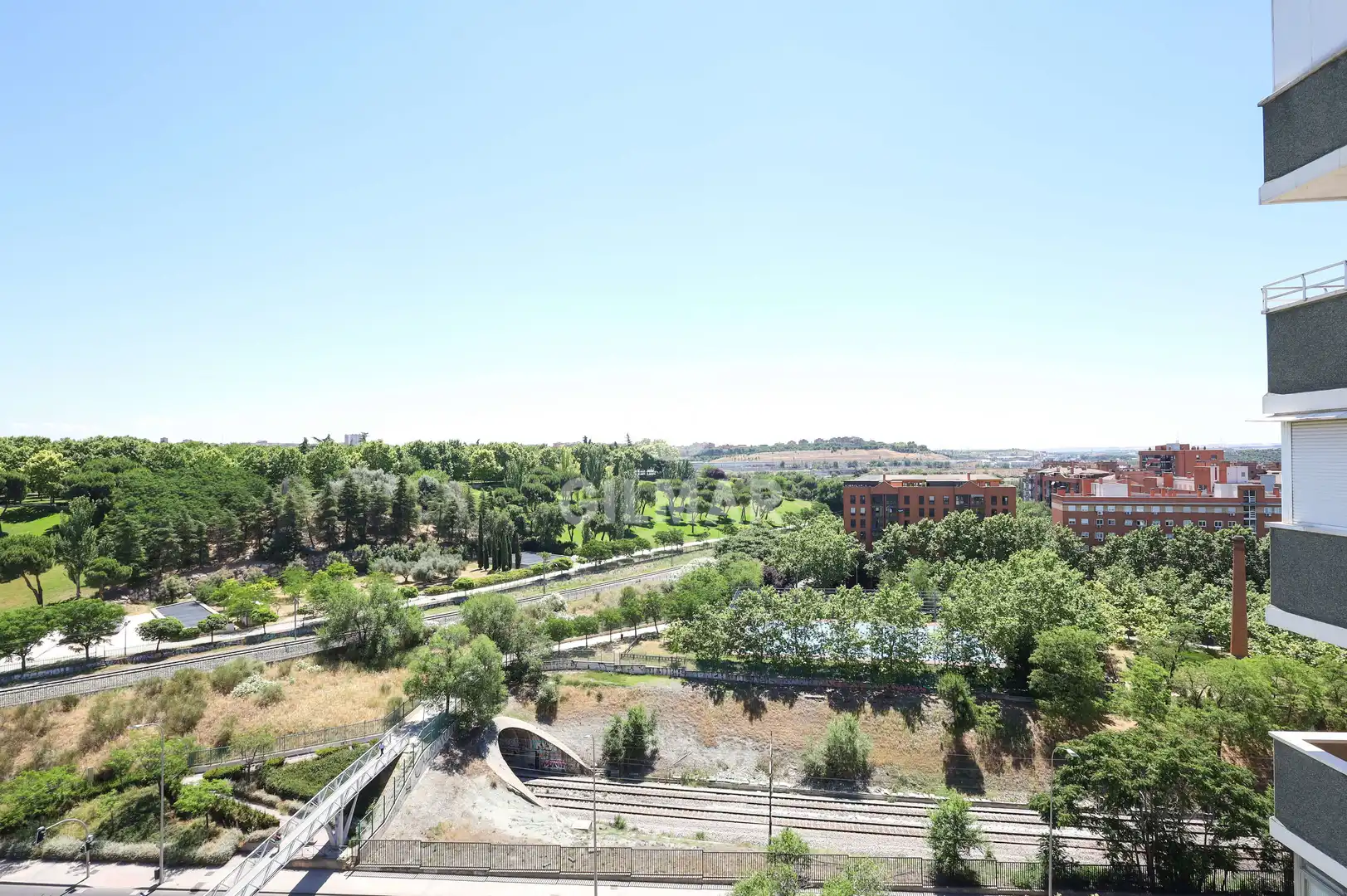 Vista exterior de Pis en venda en Madrid amb Calefacció, Jardí privat i Piscina