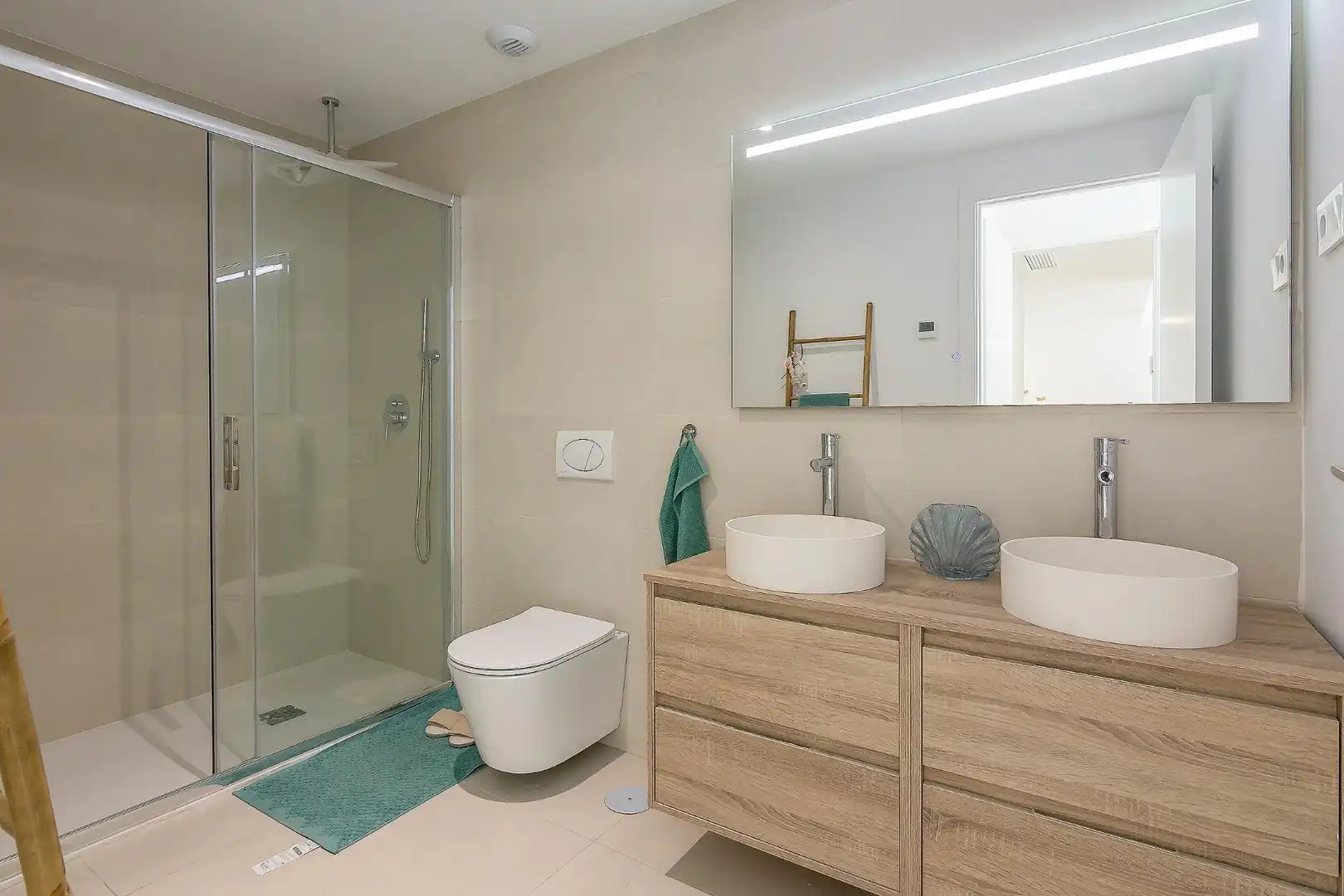 Bathroom of Flat for sale in Fuengirola  with Air Conditioner, Heating and Private garden