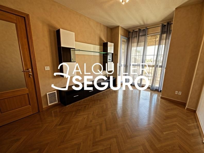 Sala de estar de Piso de alquiler en  Madrid Capital con Aire acondicionado, Calefacción y Trastero