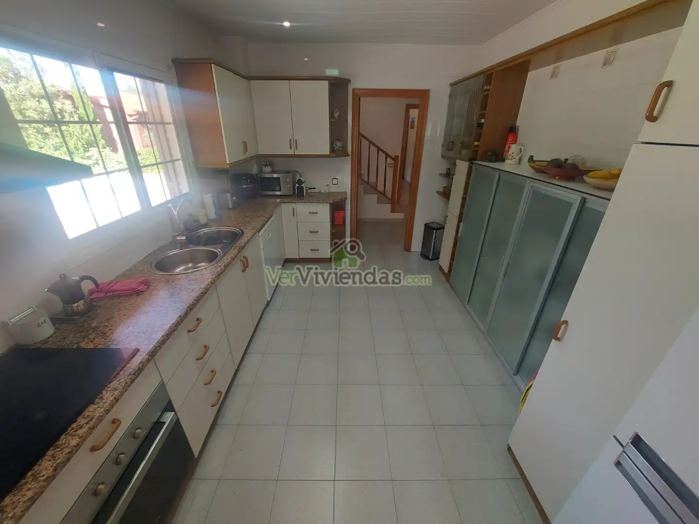 Cuina de Casa o xalet en venda en Torrelles de Llobregat amb Aire condicionat, Calefacció i Jardí privat