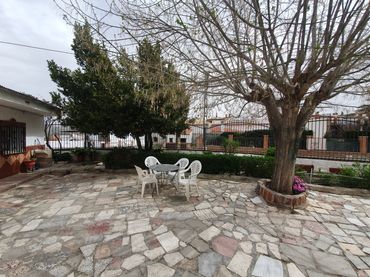 House with garden for sale in Calle Cerros de Medina 28