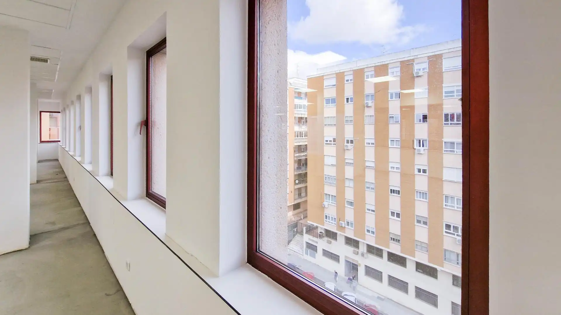 Vista exterior de Oficina de lloguer en Badajoz amb Aire condicionat
