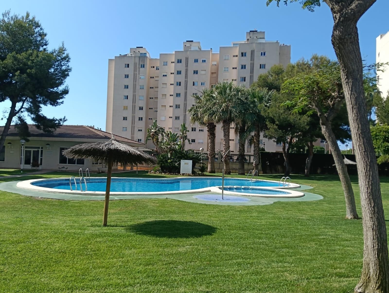 Piscina de Piso en venta en Alicante / Alacant con Jardín privado, Terraza y Piscina comunitaria