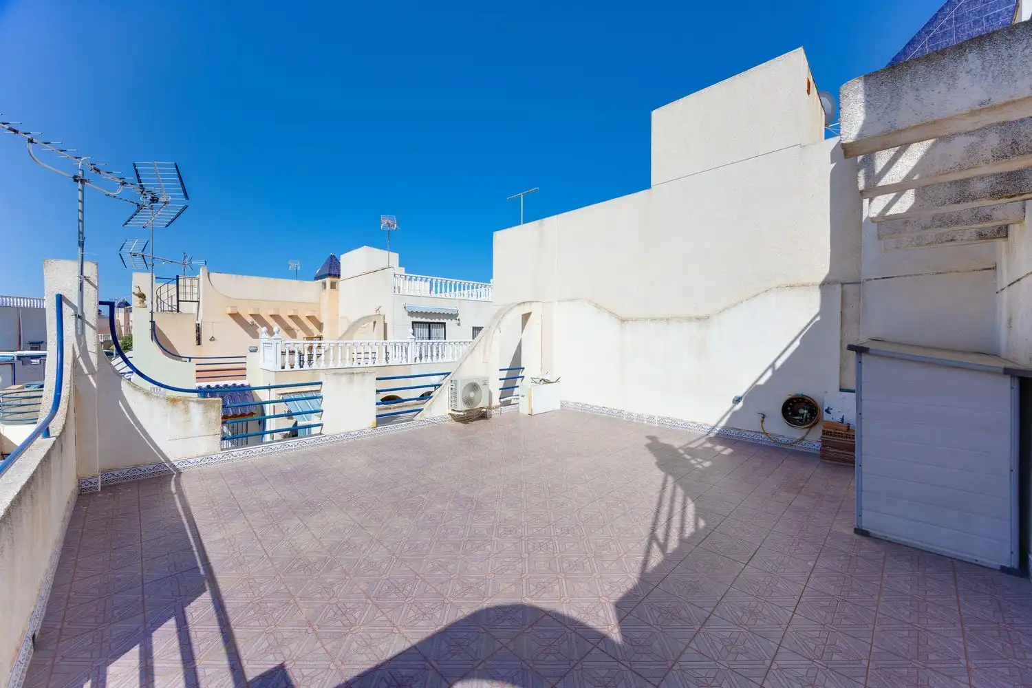 Terrassa de Casa adosada en venda en Torrevieja amb Terrassa, Moblat i Piscina comunitària