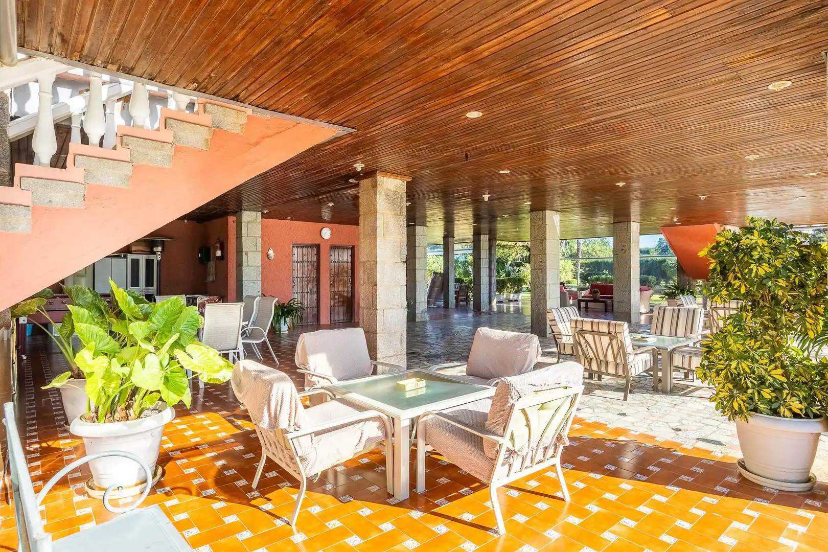 Terraza de Finca rústica en venta en Sanlúcar la Mayor con Calefacción, Jardín privado y Terraza