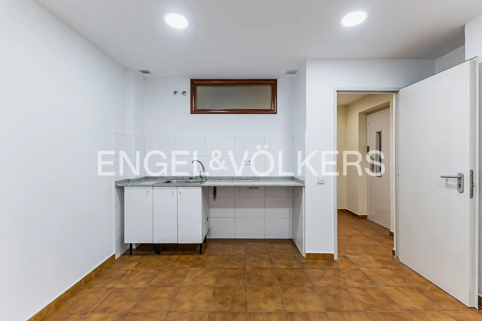 Küche von Einfamilien-Reihenhaus zum Verkauf in Barcelona mit Heizung