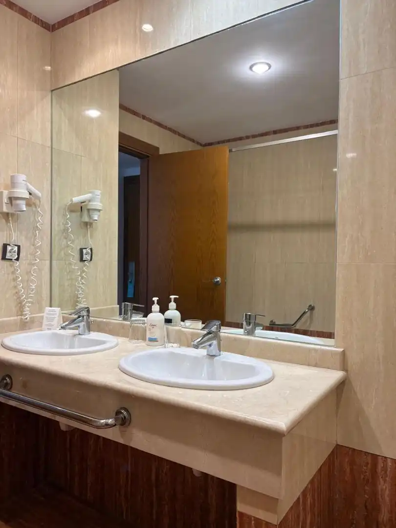 Bany de Apartament en venda en Benahavís amb Jardí privat, Alarma i Piscina comunitària