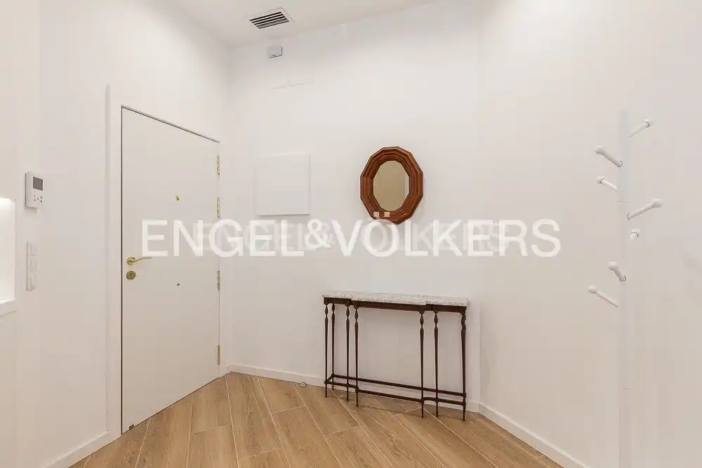 Flat for rent in Valencia  with Air Conditioner, Heating and Furnished