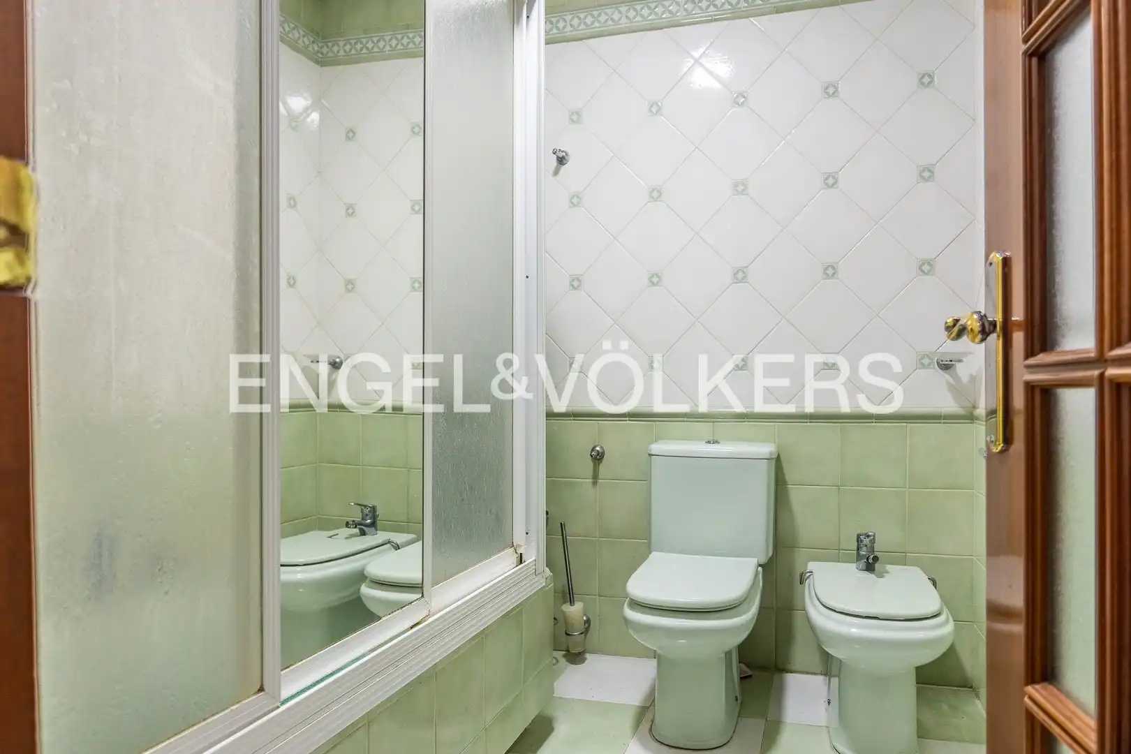 Bathroom of Houses for sale in Sevilla  with Air Conditioner, Heating and Private garden