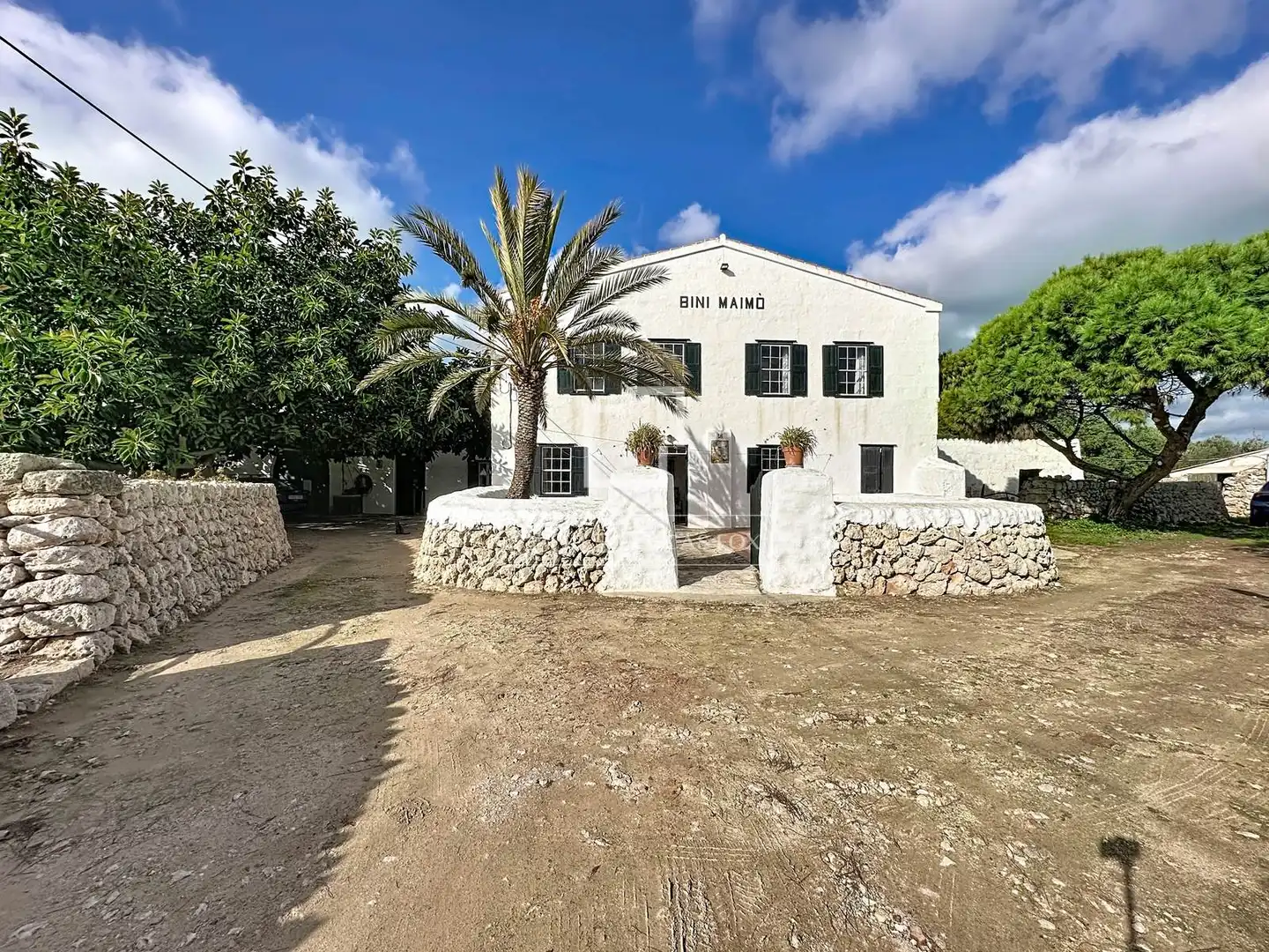 Außenansicht von Country house zum Verkauf in Es Castell mit Privatgarten, Abstellraum und Balkon