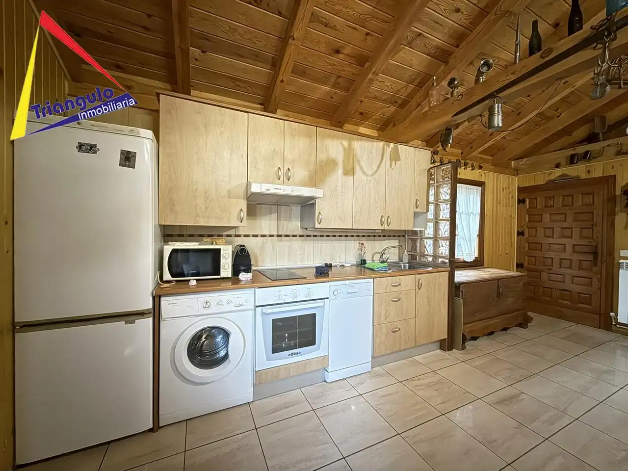Cuina de Casa o xalet en venda en Santa María la Real de Nieva amb Calefacció i Jardí privat