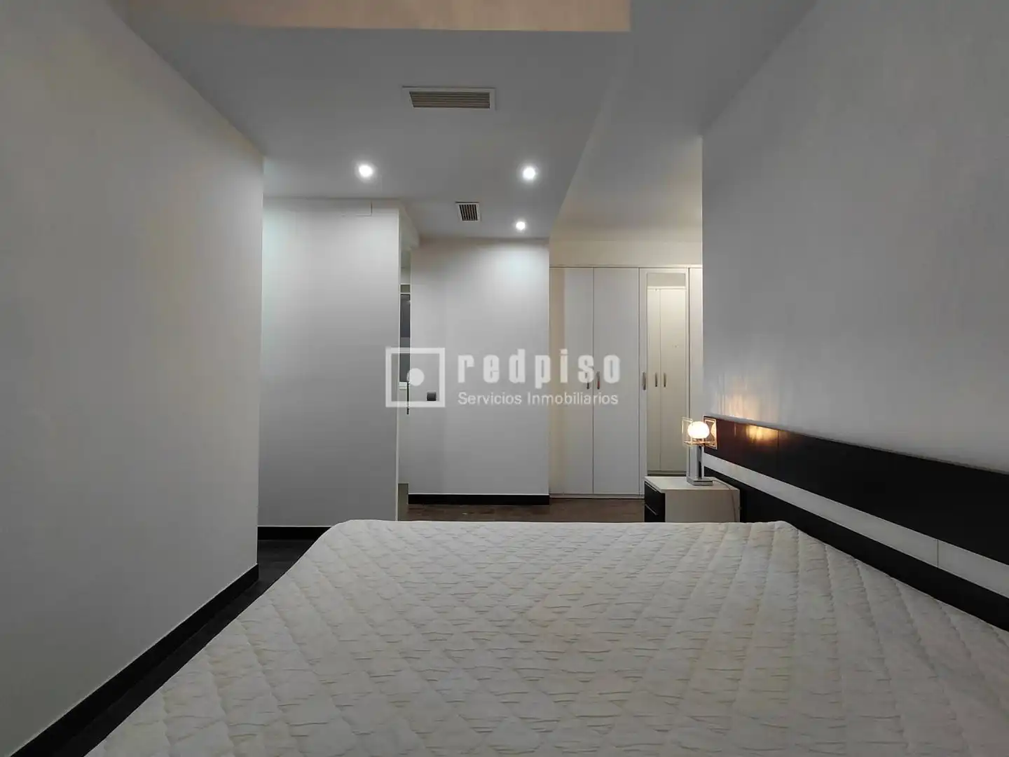 Habitación de Piso de alquiler en Valencia con Aire acondicionado y Amueblado